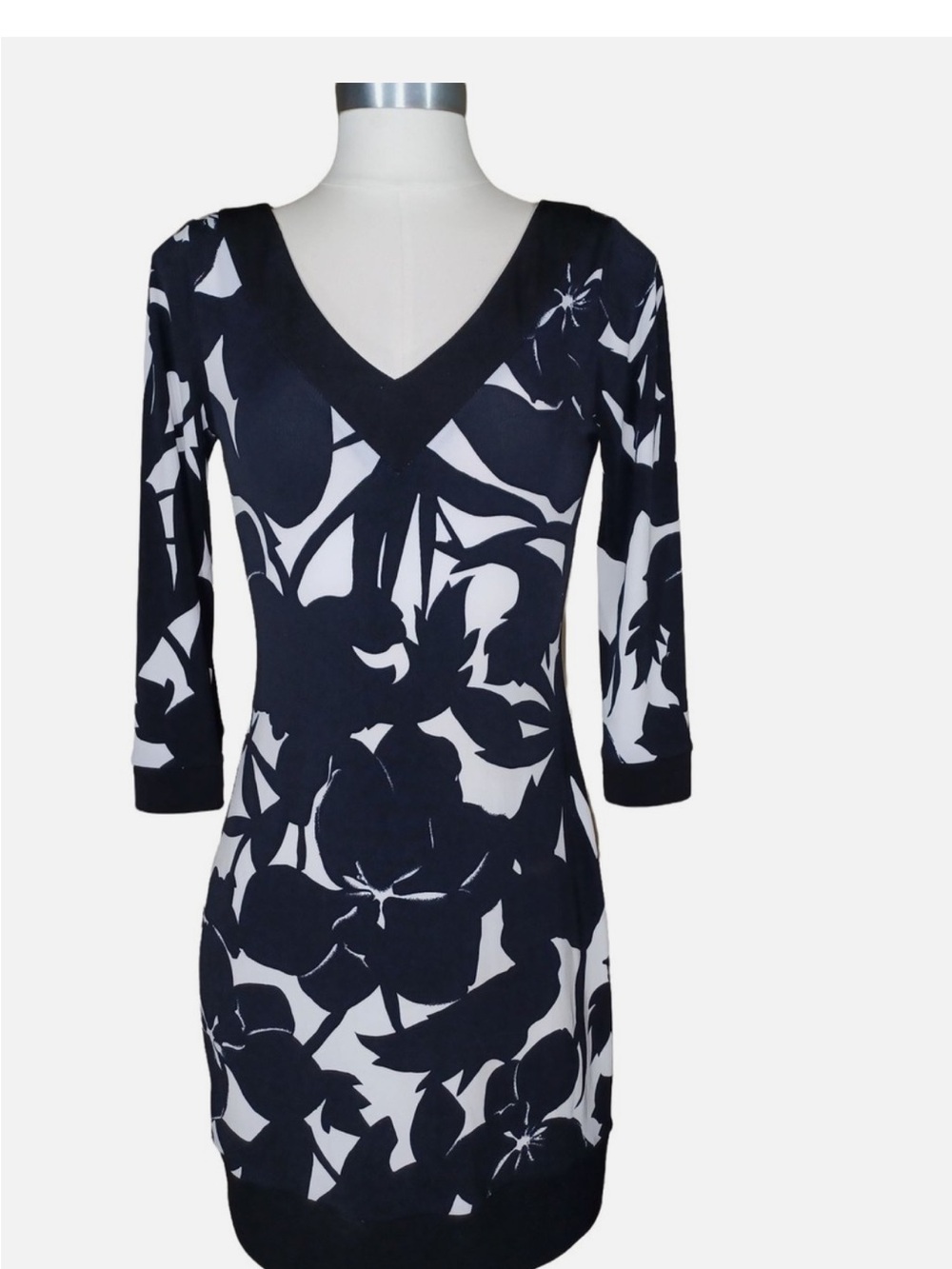 Black & White Floral V-Neck Sheath Dress